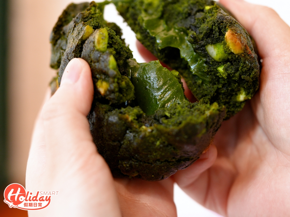 一摵開抹茶漿立即湧出！