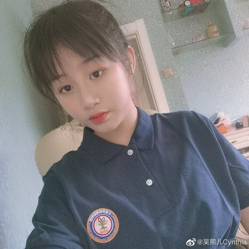 現年13歲嘅吳熙兒亦被網民大讚靚女!