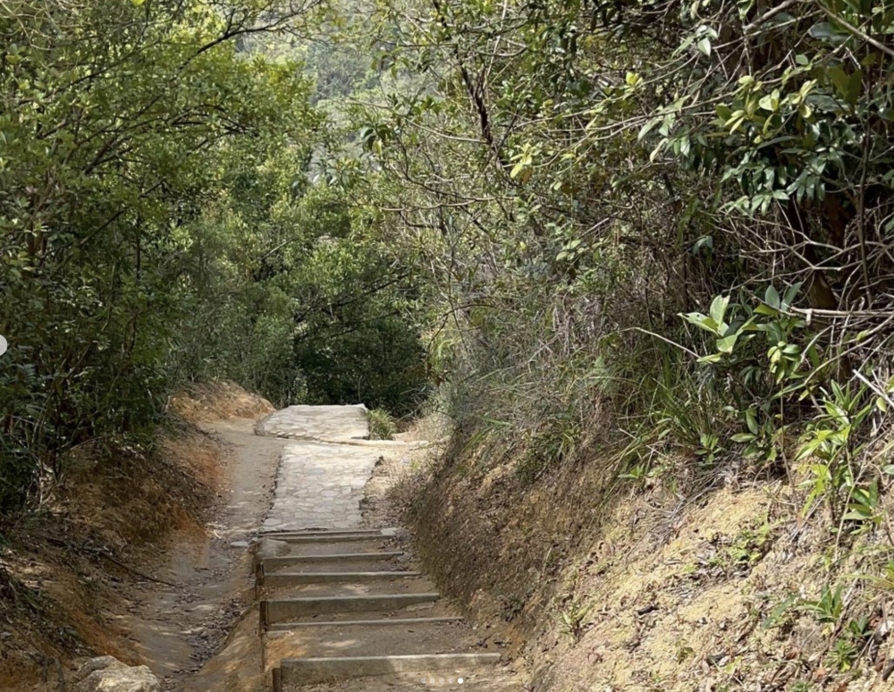 要由沙田行到慈雲山必須經過慈沙古道。