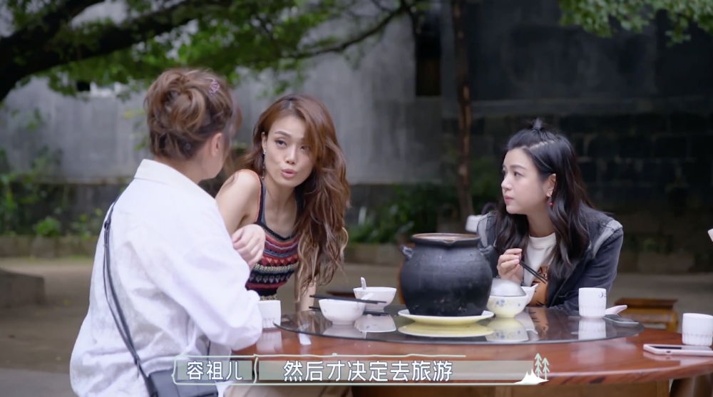 Joey指會同對方出門前商量好