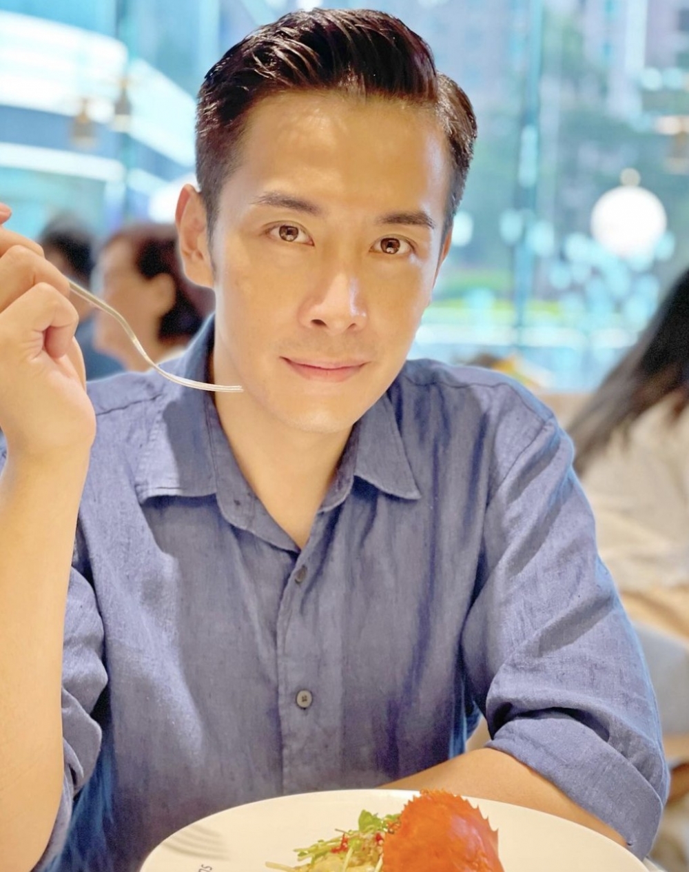網民大讚佢外貌同以前差唔多!