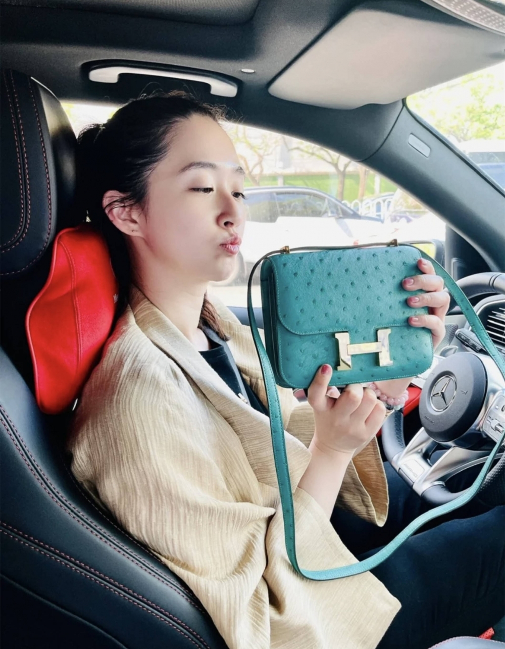 王妤嫻熱愛Constance款