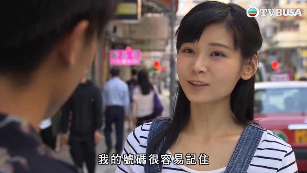 弟弟女友在新屋交易成功後主動提議全家人去食飯。