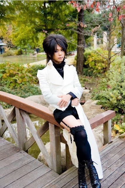 丈夫結婚服飾仍有女裝味。