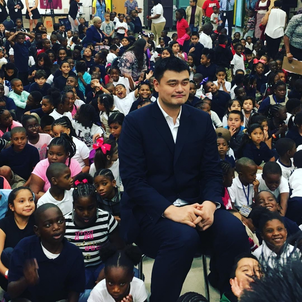 最近姚明上載拜年影片，但大家卻將重點放咗喺佢嘅外貌上？！