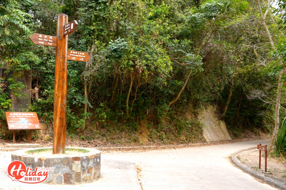 途中設有涼亭，可稍作休息。