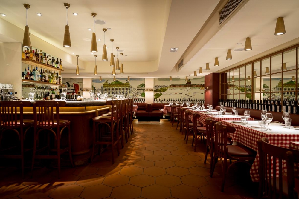 如果Budget有限,但又想去鋸扒可以選擇以平價高質扒房見稱的La Vache!,憑高質美國牛扒和任食薯條而大受歡迎的La Vache!幾乎每日Full Booking,即使開業多年,人氣仍然有增無減。