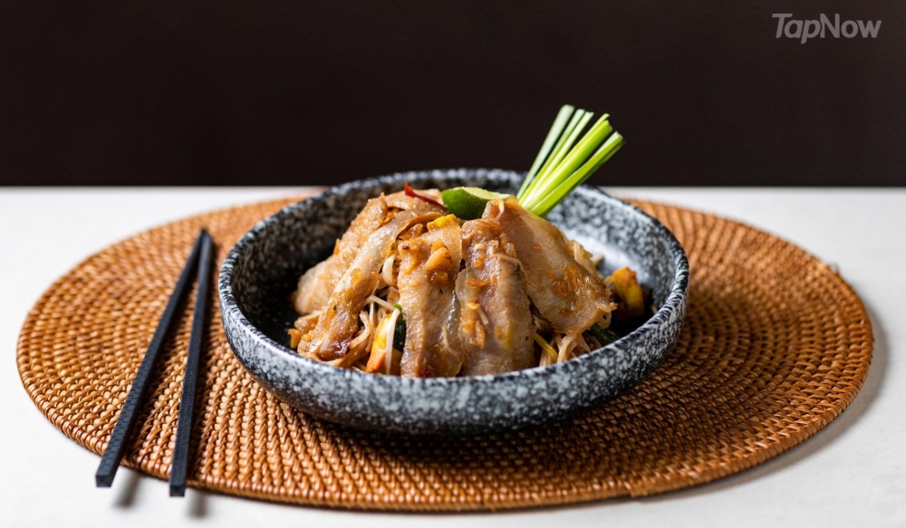 豬頸肉配金邊粉