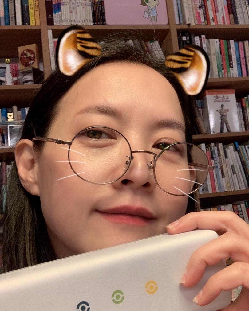 曾寶儀曬出早前配嘅老花眼鏡。