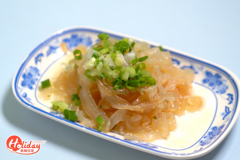 店內仍有供應涼拌海蜇等小食。