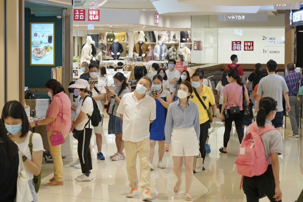 政府於4月發放第二輪首期$5,000電子消費券，全港各大商場都陸續推出多項優惠。