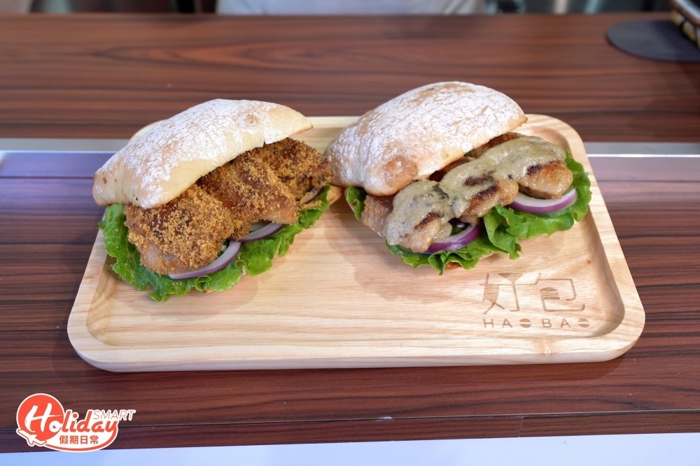 「好包」在元朗開店時經常大排長龍，曾經日賣過百個雞翼包，幾乎日日售罄，小店去年在佐敦重開，繼續以自家研發的無骨雞翼包作招牌，總共推出5款口味，每款都是即叫即製。