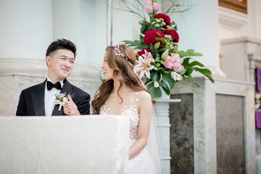 黃愷怡2019年與任職飛機師嘅男友Billy Chau結婚