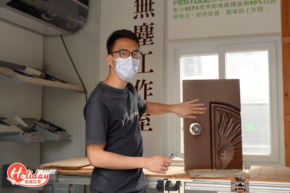 門鎖分好多種類,而屋企房間門鎖一般都是圓珠鎖,相較其他鎖容易因老化而出現故障,導致無法上鎖,甚至有機會被反鎖在房內,最後要花錢請開鎖師傅上門換鎖,其實更換圓珠鎖步驟相當簡單,今次請來Kova分享DIY換鎖的竅門,跟著以下步驟,下次一於自己動手換鎖!
