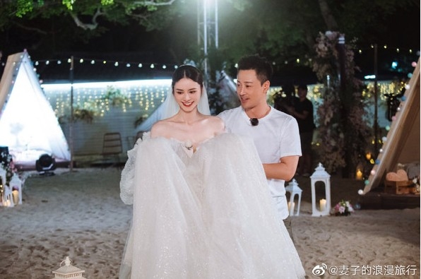 二人公開戀愛後，一直都受到大眾關注