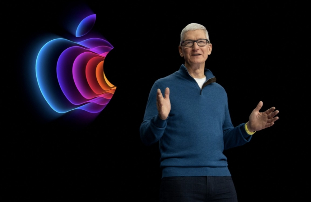 早幾日嘅蘋果春季發佈會中，執行長庫克就身穿深藍色上衣搭配黃色錶帶，令唔少人都認為佢係暗中表示支持烏克蘭！