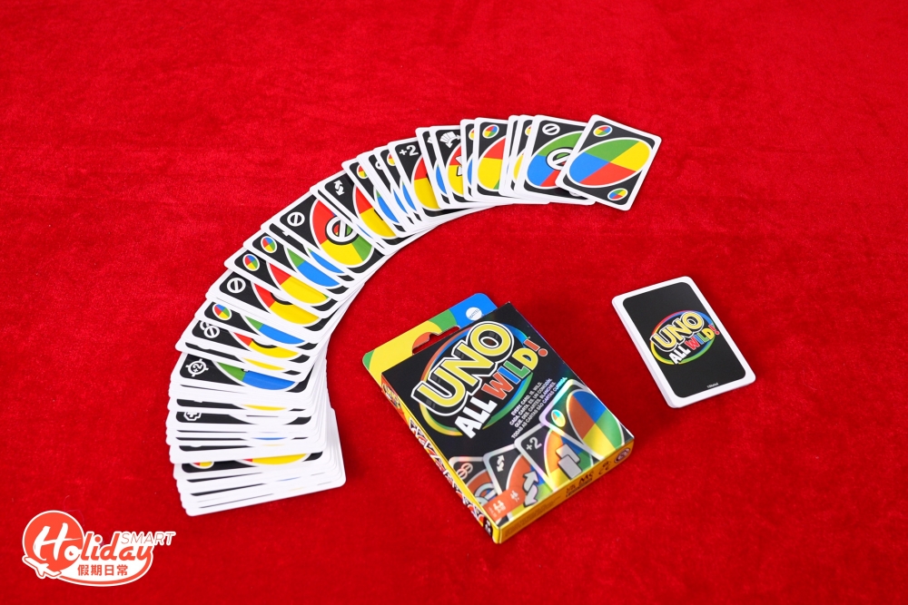 全新推出的「UNO All Wild」，整副牌總共有112張，為了增加遊戲的刺激度，新版本一反傳統，捨棄傳統的數字牌，亦沒有再分顏色，整副卡牌清一色變為功能牌。
