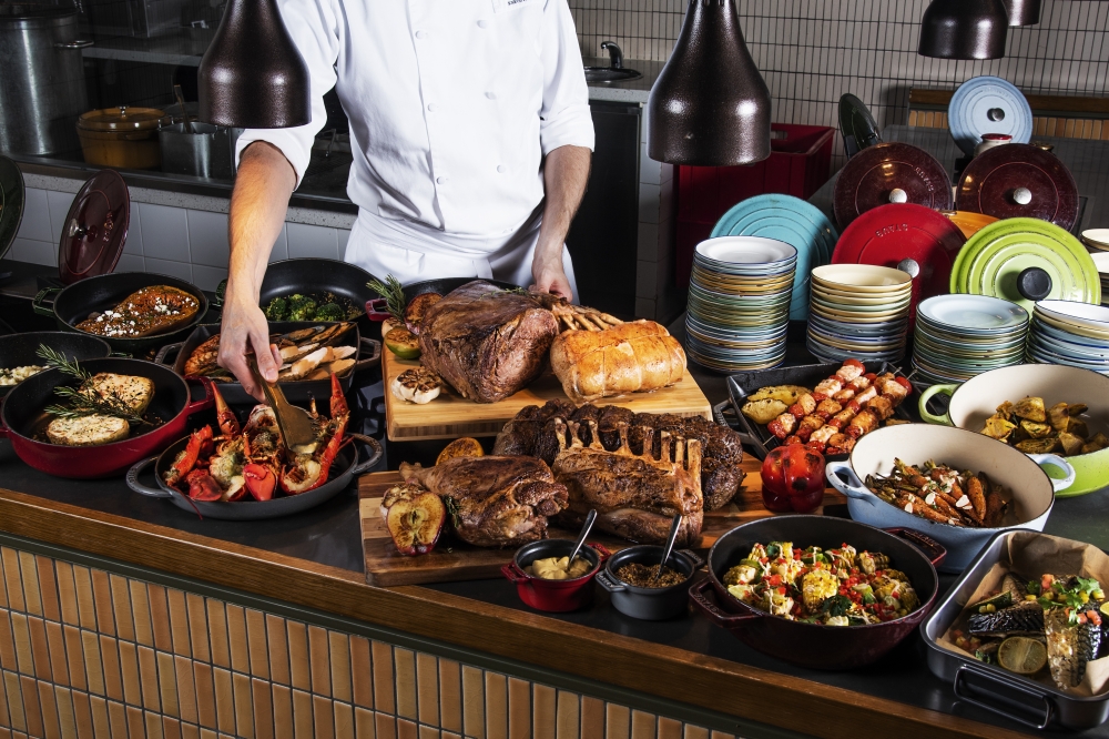 說到普慶餐廳的自助餐，當然不少得備受歡迎的午市自助餐，4月將會推出全新海鮮饕宴自助午餐，於4月1日至4月7日一連7日期間惠顧午市自助餐，更可無限量任飲朝日啤酒及汽水。