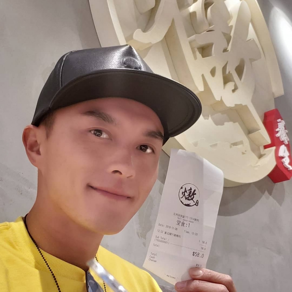 雖然燉湯店一開始係由楊明同朋友合資開設,但幾年嚟女友莊思明都陪伴身邊