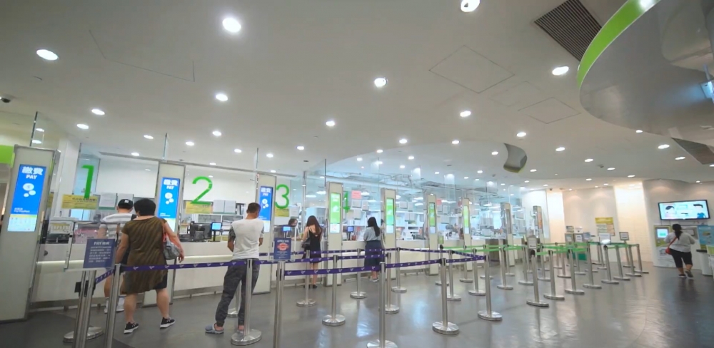 其中25間指定郵政局只會於星期三及星期六提供服務。