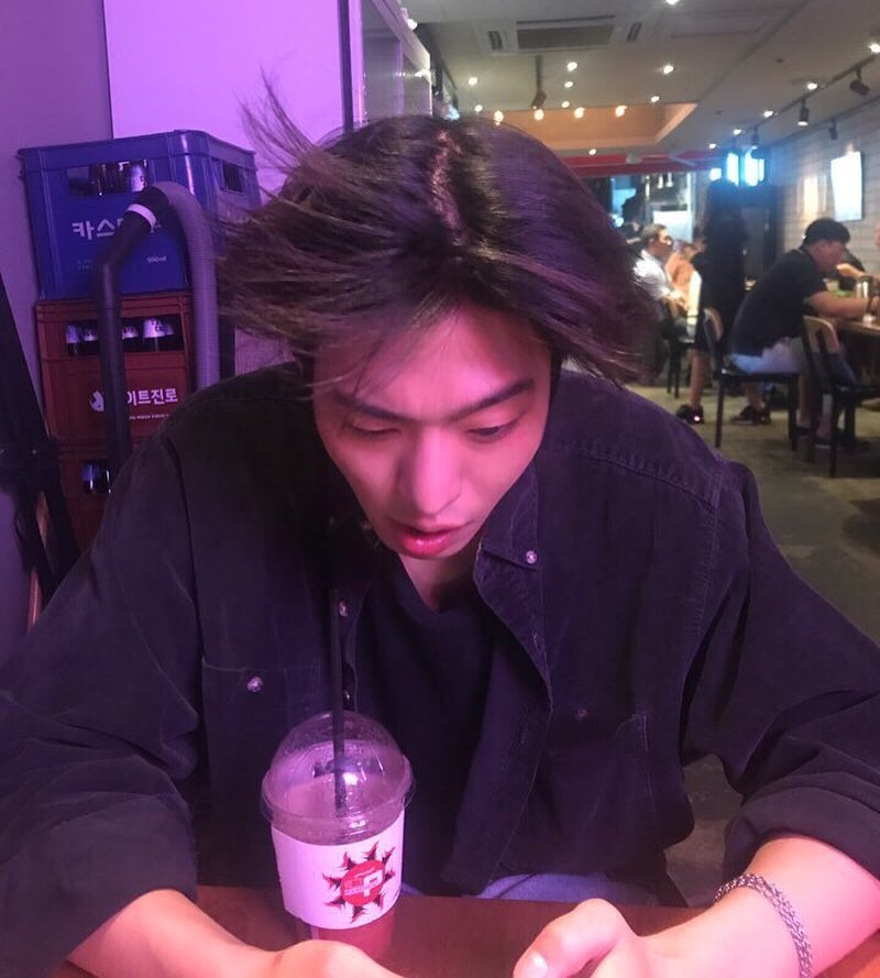 安孝燮不時會在IG分享自己搞怪甚至不顧形象的照片，不同於螢幕形象的反差魅力！