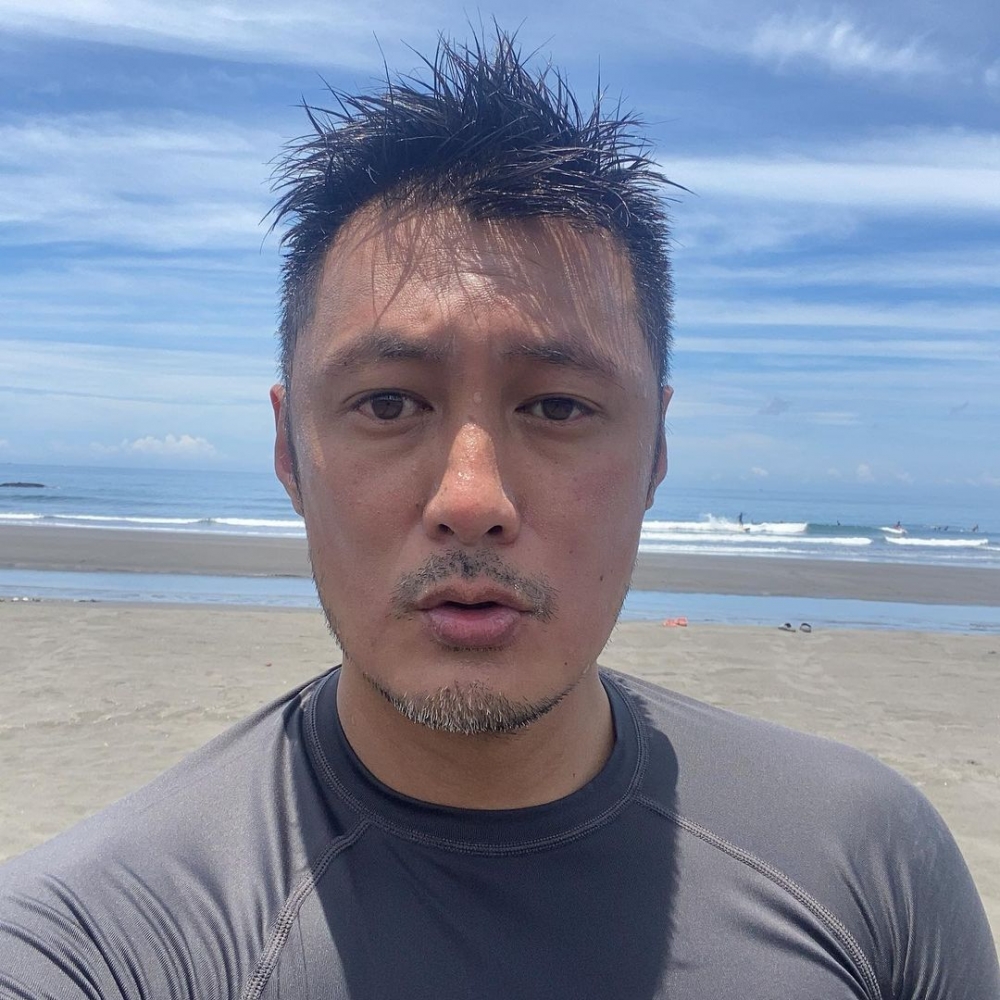 網上曾流傳香港藝人會考分數列表,其中有指余文樂第一次會考7分,重考後獲10分