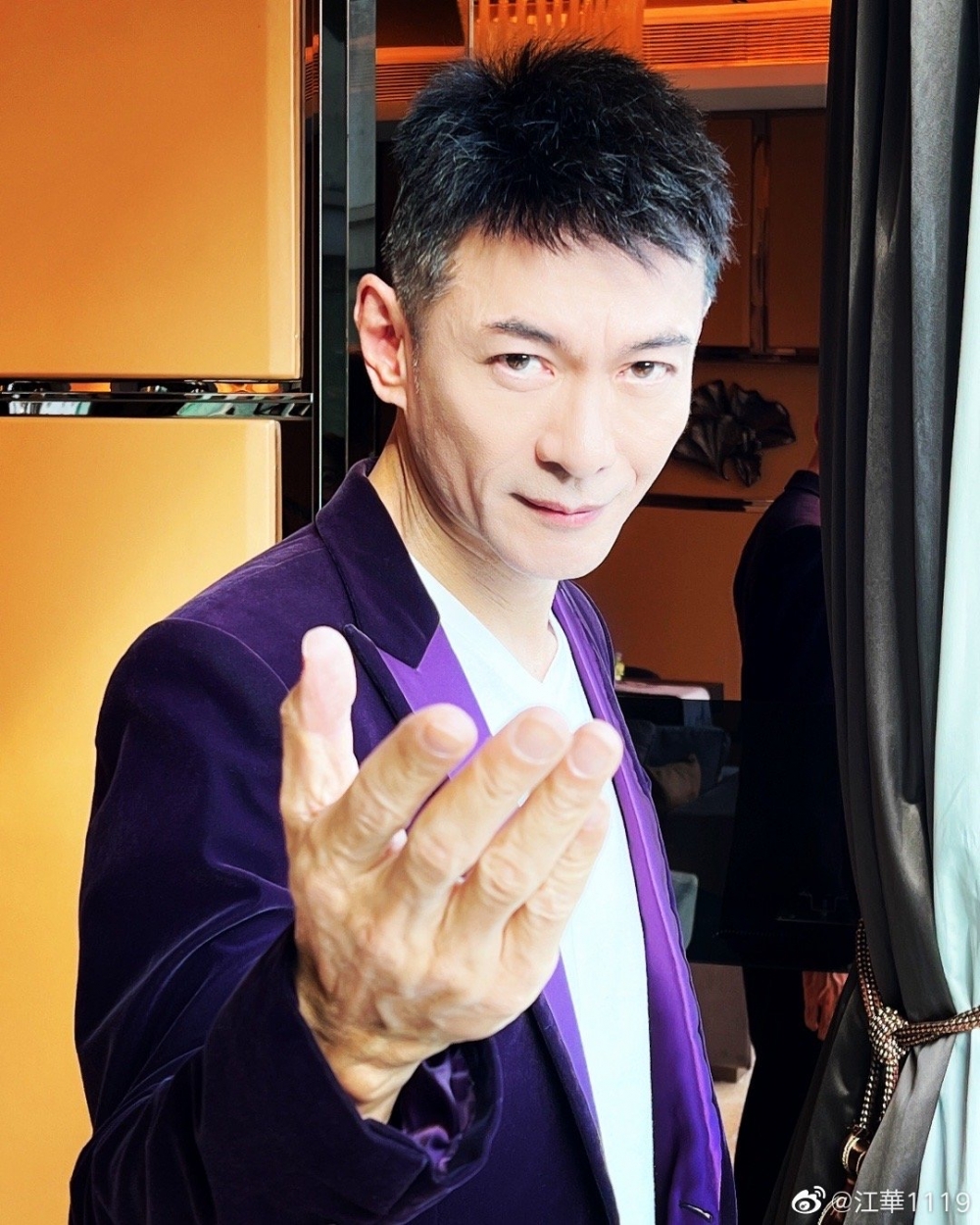 江華復出後,努力於社交平台與內地粉絲互動,但日前卻因此引起網民熱議?!