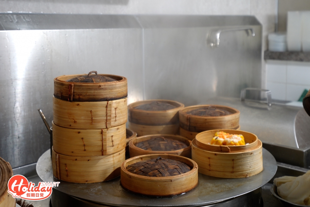 餐廳全部點心都是自家製,由經驗豐富的師傅坐鎮炮製,老闆特別堅持傳統手工點心,好似愈來愈少見的蘿蔔絲酥餅和蛋散等都有供應,同時加入新元素,全部即叫即蒸。
