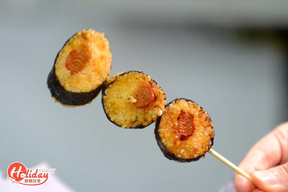 日式紫菜包裹著米飯、蟹柳及肉鬆！