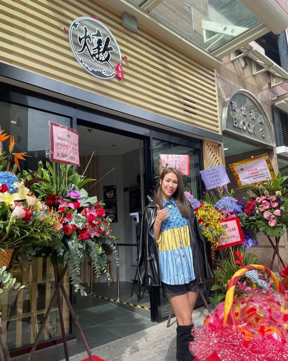 楊明女友莊思明都喺IG發文慶祝:「屯門加盟店今日正式開張啦!祝生意興隆,大展鴻圖~下一間開係邊到好呢?」