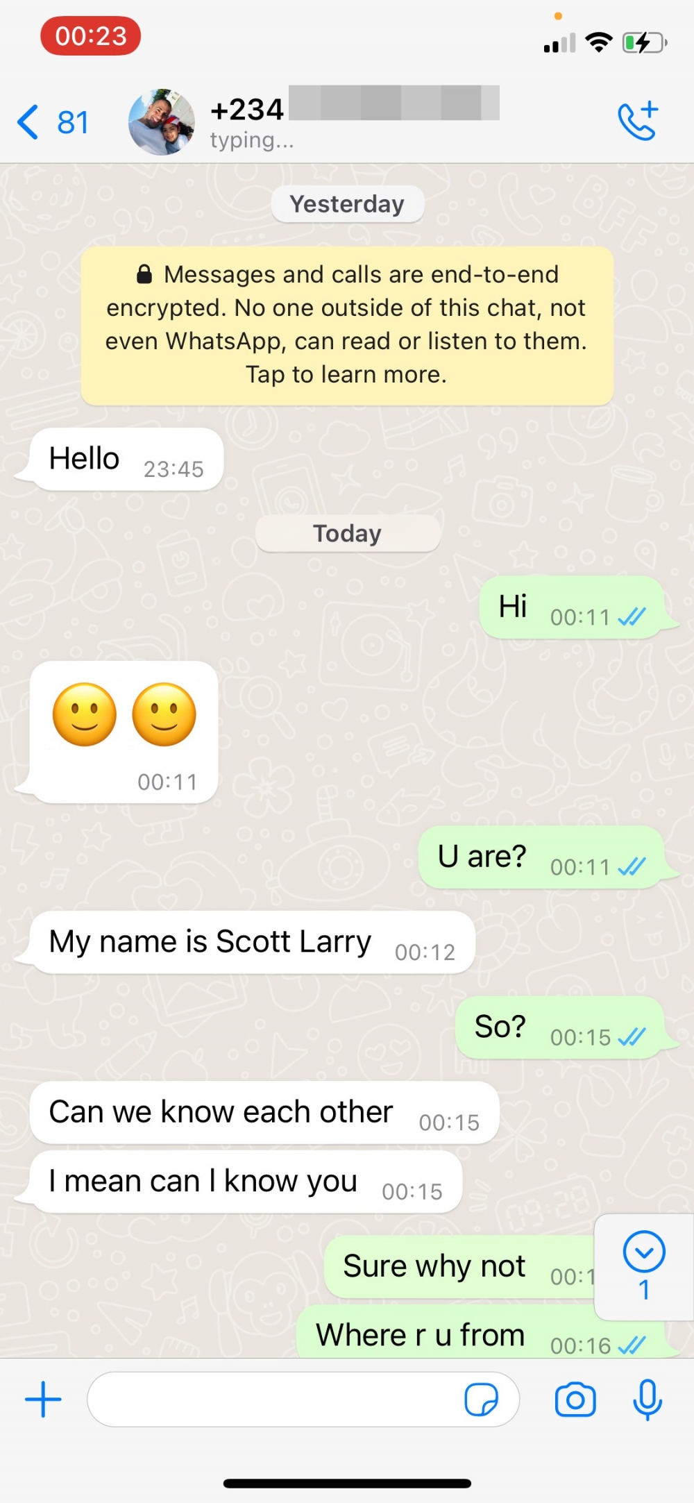 一名來自非洲嘅電話號碼突然Whatsapp身在香港嘅女事主,並自稱為Scott Larry。