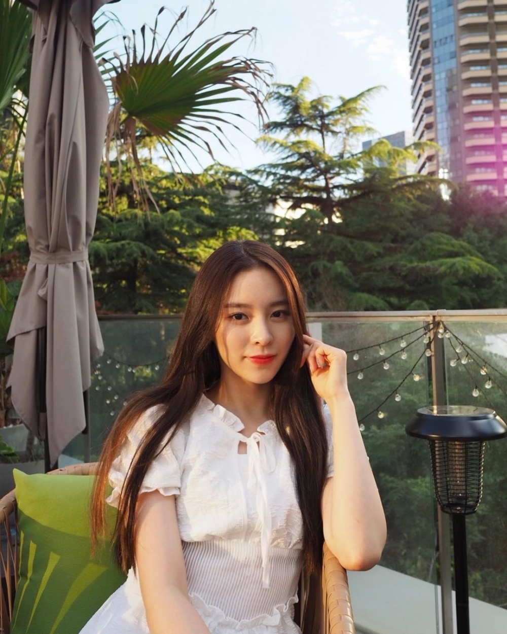 莊錠欣更於2020年向經理人公司CUBE娛樂公司提出解約