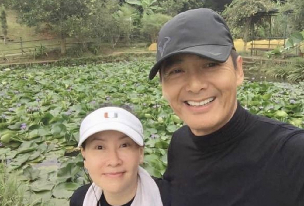 佢喺圈中嘅人脈甚廣，擁有唔少圈中好友！