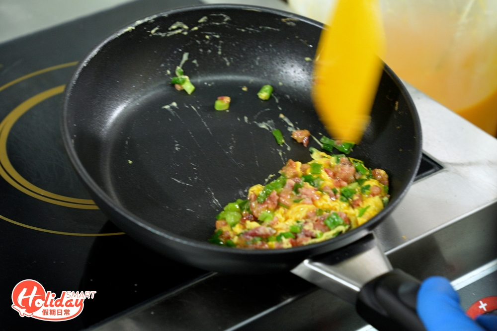 店員要眼明手快，否則多1至2秒口感就會不夠嫩滑！