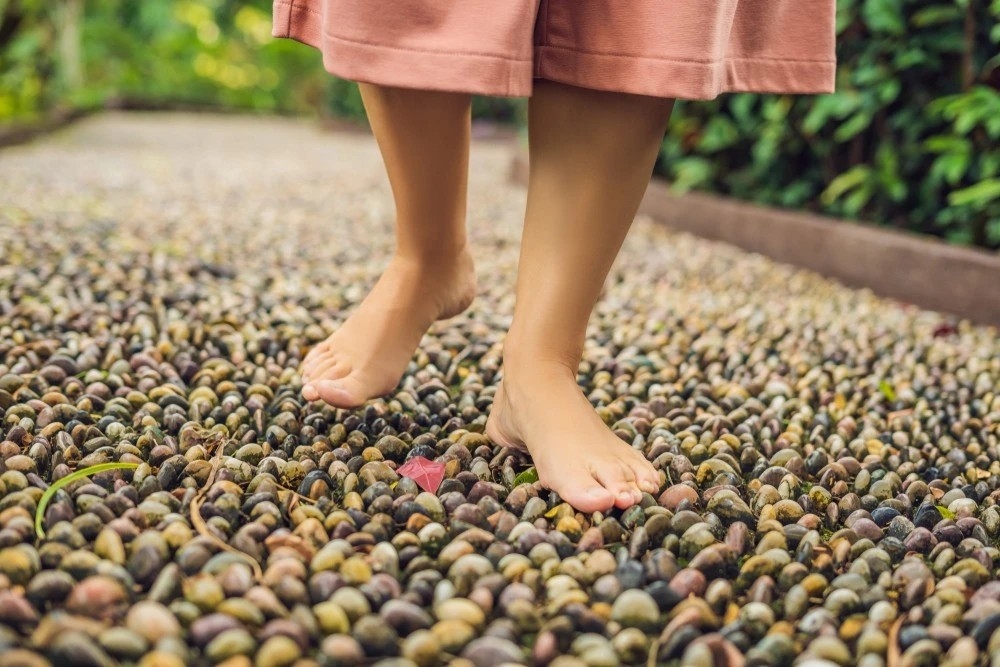 無症狀或輕症患者可以「6分鐘步行測試」進行身體缺氧自我檢測。