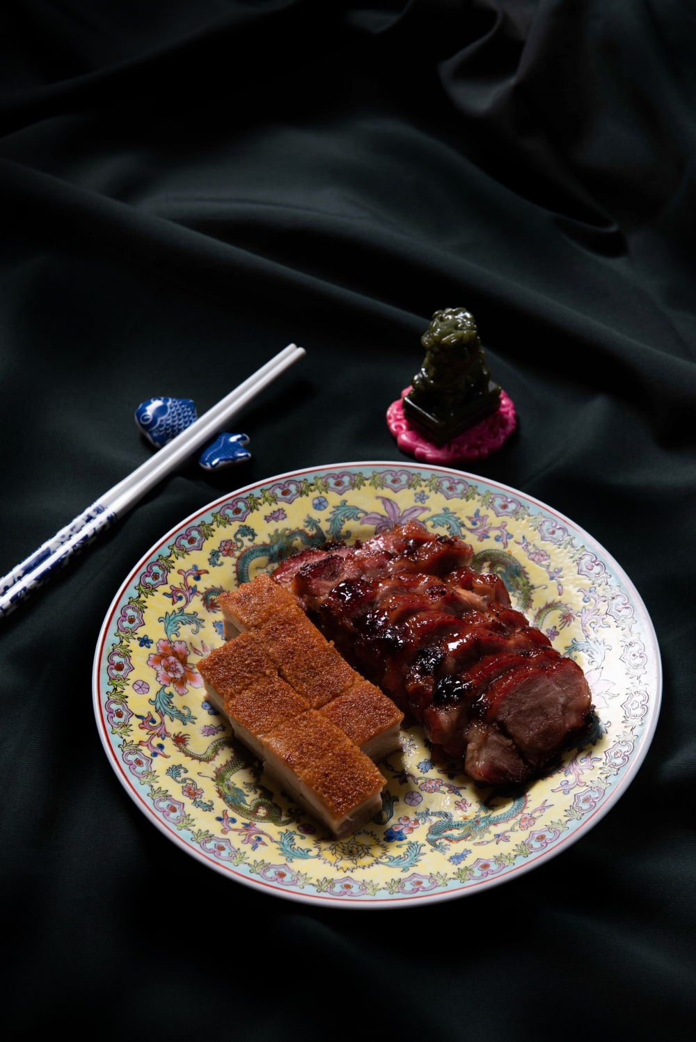 為答謝食客對逸東軒的支持，由4月1日至4月7日一連7日，凡於逸東軒惠顧堂食，所有顧客都可以免費獲贈迷你招牌明爐蜜汁叉燒一份，叉燒肉質豐厚而軟腍，肥瘦均勻帶微焦。