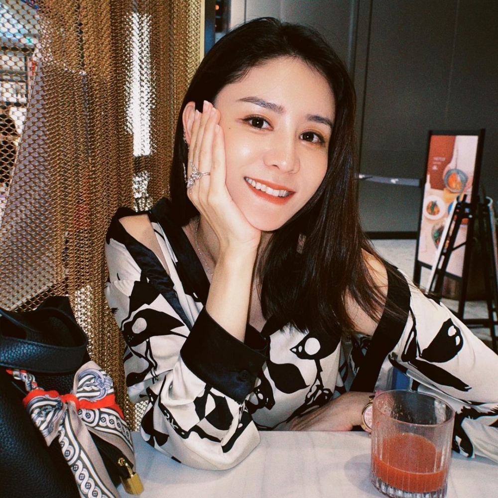 外界盛傳張馨月只係為錢先同林峯結婚，令佢飽受批評！