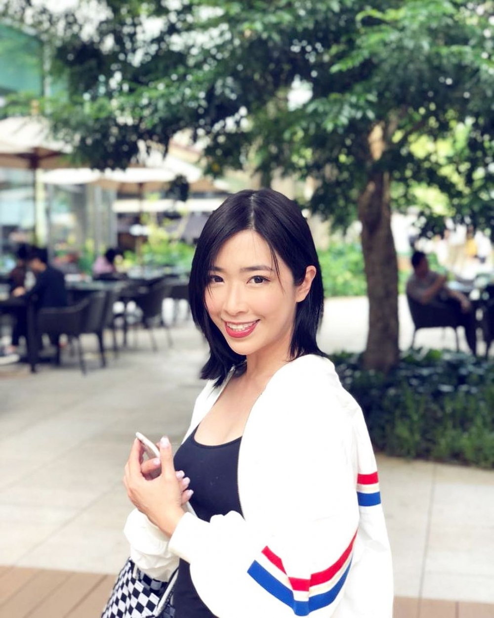 雪姨「潛水」一個月後復出再拍片，佢喺10日內狂出4條片，非常勤力。