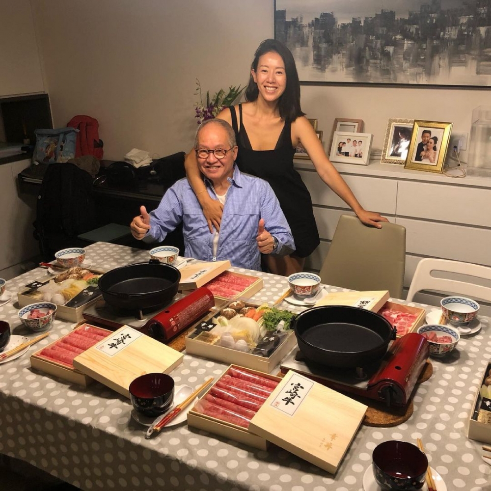 梁靖琪去年父親節上載與爸爸嘅溫馨合照。