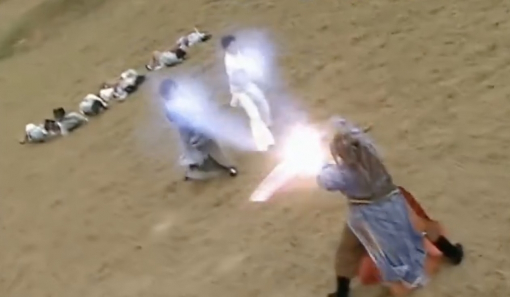 合力對抗敵人,好有睇緊真人版卡通嘅感覺!