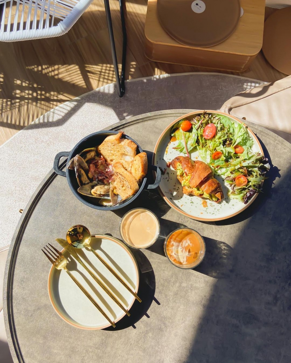 亦有牛角包夾入牛油果和龍蝦肉的Lobster Croissant。