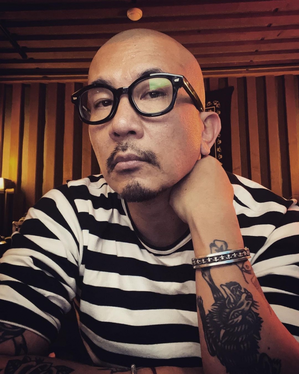 具俊曄表示佢得知大S離婚所以鼓起勇氣主動聯絡對方，之所以咁快決定結婚係因為疫情導致二人無法見面，希望結婚後成為家人佢可以入境台灣與大S相見