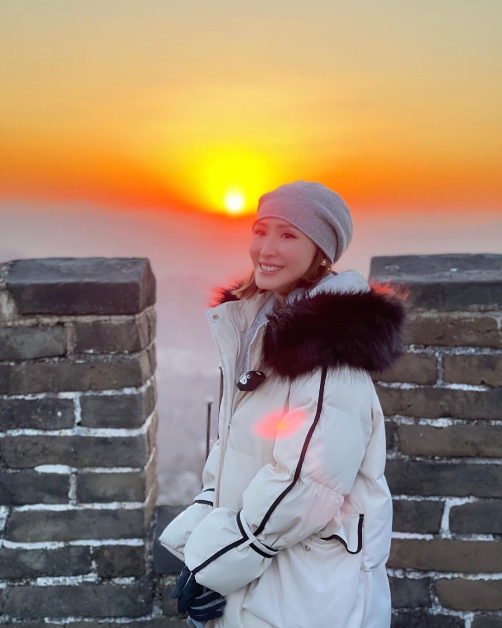 曾與王祖藍食飯嘅佢就需要隔離一星期,令唔少商演都需要取消!