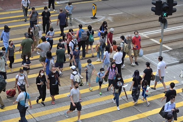 持牌煙火及特別效果技術員和電影業自僱/自由工作者，可獲一次性$1萬津貼。