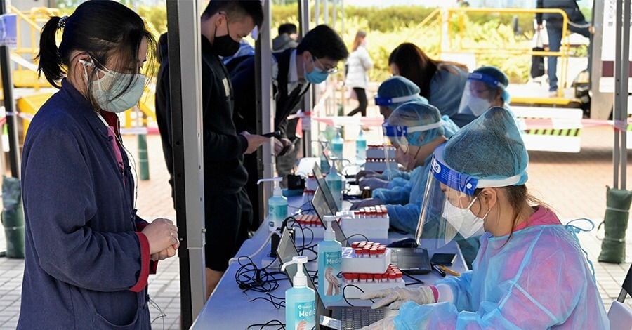 市民便毋須再排長龍領取或提交深喉唾液樣本瓶,快速測檢測陽性的市民亦會當作確診個案處理。