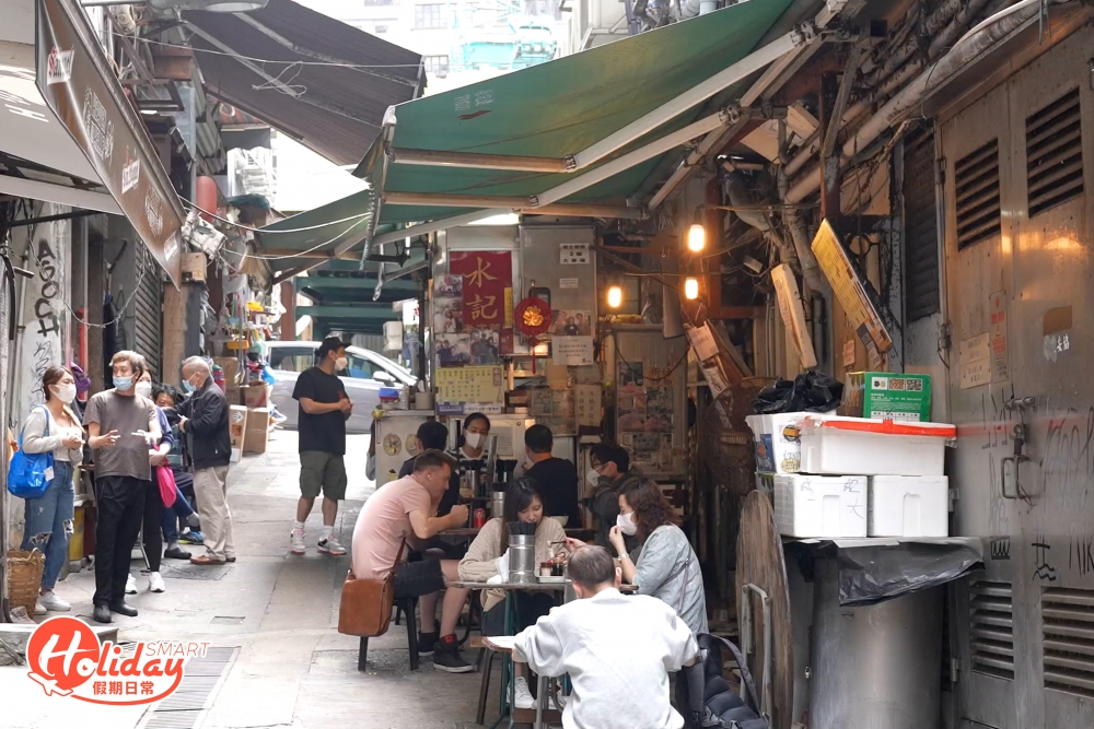 本港第五波疫情嚴重，確診數字持續上升，不少公共場所都維持關閉。不過近日上水屠房重開，位於中環以新鮮活牛丶牛雜聞名的水記重新營業。 