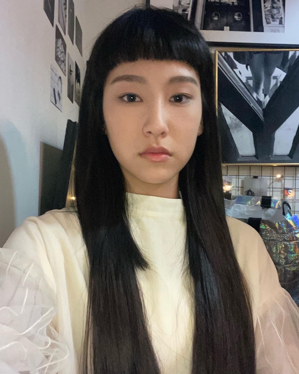 參加歌唱節目入行嘅炎明熹出道後再次出演類似嘅綜藝,今次佢要同出咗道幾年嘅歌手前輩比拼
