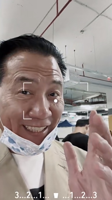 住喺深圳嘅萬梓良亦有接受全民核酸檢測,佢更以手機拍片記錄實況