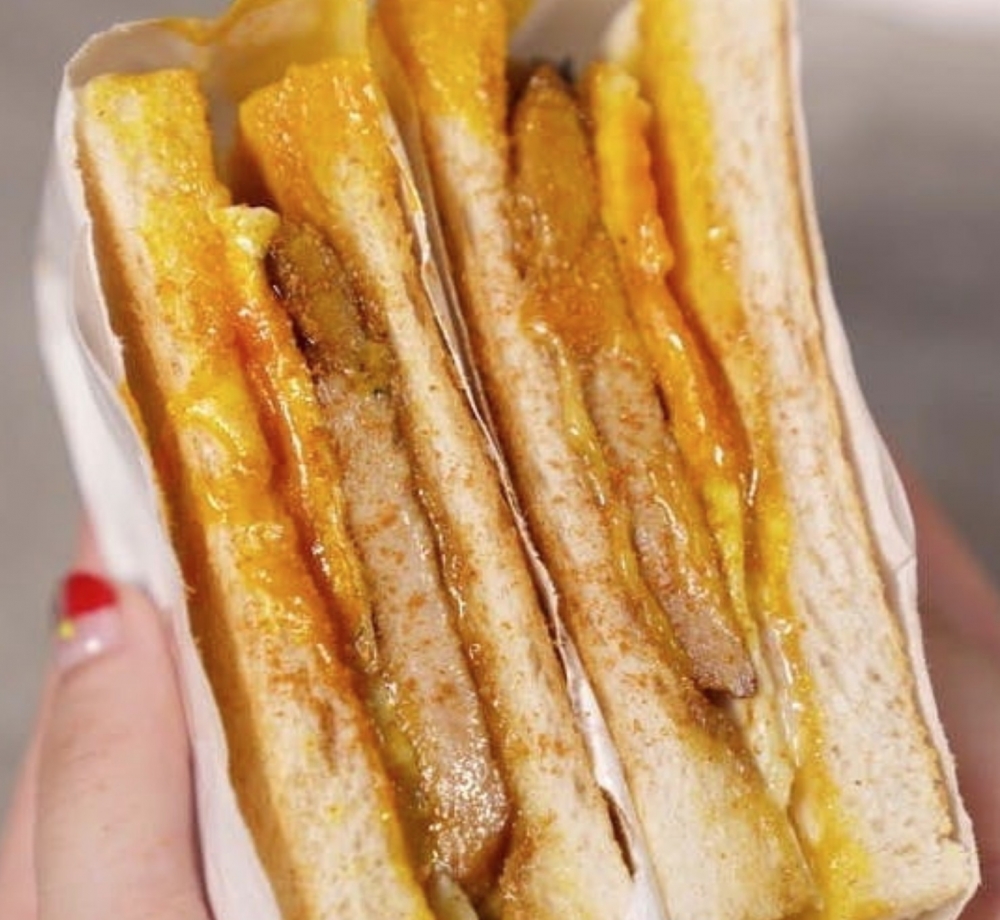 加上台灣直送麻辣鬼椒粉，辛辣惹味！食辣人士最愛。