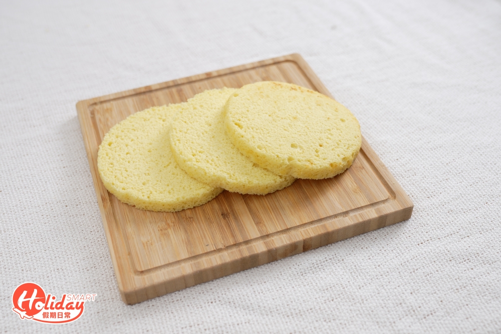 A1 Bakery網店限定推出「Cake It Easy Set」手作蛋糕套裝,有齊食譜、材料、工具和製作指引。材料有海綿蛋糕,不需焗爐自己製作蛋糕非常方便。